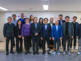 f_사진1(단체사진).png f_사진1(단체사진).png