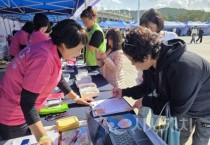 [크기변환]체험 부스 운영 사진 ② (타투·참여 서명).jpg