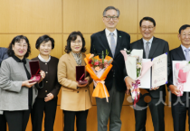 f_2. 대전시 故 강준석 하사 유가족에 무공훈장 전수.png