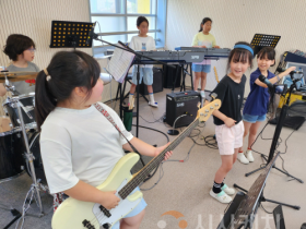 f_20251107_사진추가(늘봄 우수 사례_초1-2 맞춤형 프로그램활동중인 학생들).png