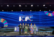 f_세션 발표자들과 단체사진.png