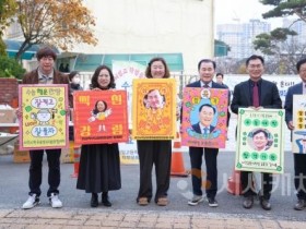 f_사진1_김지철 교육감 수능 시험장 찾아 수험생 응원.JPG