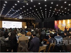 [크기변환][사진] 25.11.21. 충남경제진흥원 지원 기업 폴레드, 유아용 카시트로 글로벌 시장 개척.jpg