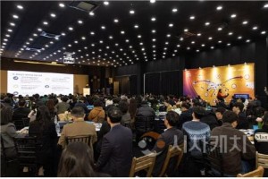 [크기변환][사진] 25.11.21. 충남경제진흥원 지원 기업 폴레드, 유아용 카시트로 글로벌 시장 개척.jpg