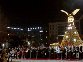 f_251124_보도자료(백석대ㆍ백석문화대 천안시민과 함께하는 ‘크리스마스 트리 점등식’ 열어) 1.png