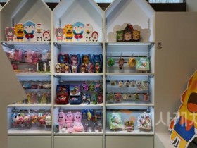 [크기변환]5. 아산시 이순신관광체험센터 ‘충온이네’, 선문대에 굿즈 팝업스토어 열어 (2).jpg