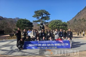 [크기변환]3. 민주평통 아산시협의회, 북한이탈주민과 ‘평화통일 견학’ 실시 (2).jpg