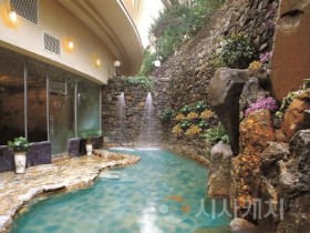 [크기변환][크기변환]1. 대한민국 ‘최고(最古)’ 온양온천, ‘최고(最高)’의 치유를 선사하다 (4).jpg