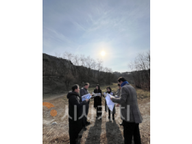 f_사진_고용산 숲속 야영장 조성 예정 현장 방문지를 찾은 문화복지환경위원회 의원들.png