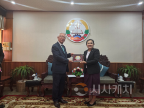 f_사진1_충남교육청, 라오스 정부 훈장 받다… 20년 교육정보화 동행의 성과.png