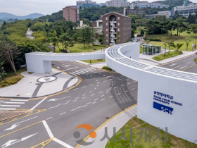 f_사진 01 순천향대학교 향설동문.png