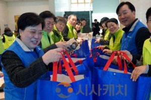 [크기변환]260203_보도자료(백석문화대 RISE사업단, 천안시 행복키움지원단과 설맞이 나눔 실천) 03.JPG