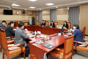 [크기변환]사진_아산시의회 건설도시위원회, 지역 건설업 활성화 위한 간담회 개최(1).JPG