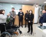 [크기변환]사진_문화복지환경위 주요업무계획보고 중 신설된 장애인복지과 사무실 현장방문 (3).JPG