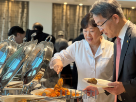 f_260212_보도자료(백석문화대학교, 천안시 특산물 활용 소스·메뉴 개발 시식회 및 품평회 개최) 2.png