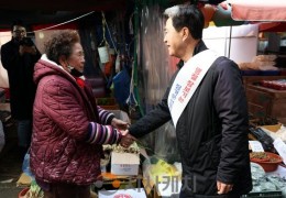 김태흠 충남지사, 설 맞아 전통시장 방문