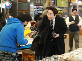 f_설맞이 전통시장 방문행사_임채성 의장.png