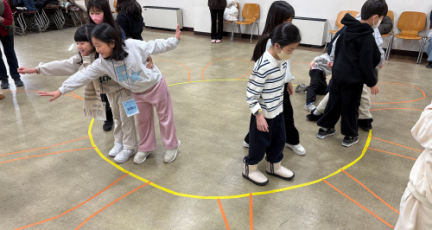 f_사진1. 몸으로 배우는 전래놀이 프로그램 진행 사진.png