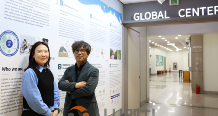 f_사진 1. 선문대 유전체 기반 BioIT 융합연구소가 HIT-EC’를 개발했다(좌 한소라 교수, 우 오태진 교수).png