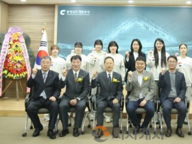 [크기변환]여자핸드볼선수단 창단식 단체 기념촬영(2).JPG