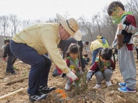 [크기변환]1. 아산시, 미래 세대 위해 심는 ‘편백나무 한 그루’(3).jpg
