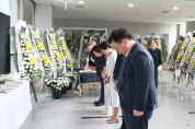 충남도의회 교육위, 서울 서이초 교사 분향소 찾아 추모