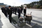 김태흠 지사, 연평해전·천안함 용사 묘역 참배