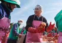 박경귀 시장, "이웃사랑 김치 나눔" 봉사