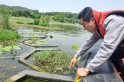 박경귀 아산시장, 신정호수 환경정화 현장 방문 격려