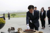김태흠 충남도지사, 충혼탑 찾아 참배