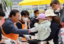 최민호 세종시장, '한우' 직접 구워 맛 보여