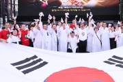 대전 0시 축제, “태극기 물결 넘실”…광복의 기쁨 되새겨