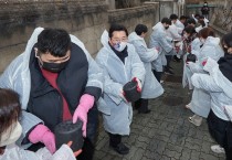 박경귀 아산시장, “연탄 나눔 행사 참여…자원봉사자들 격려”