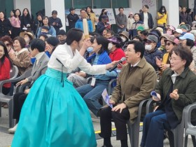 제2회 아산온천 벚꽃축제…벚꽃 빈자리 “음악의 향연” 울려